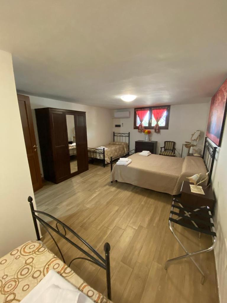 La Casa Del Borgo-Intero Appartamento Латина Екстер'єр фото